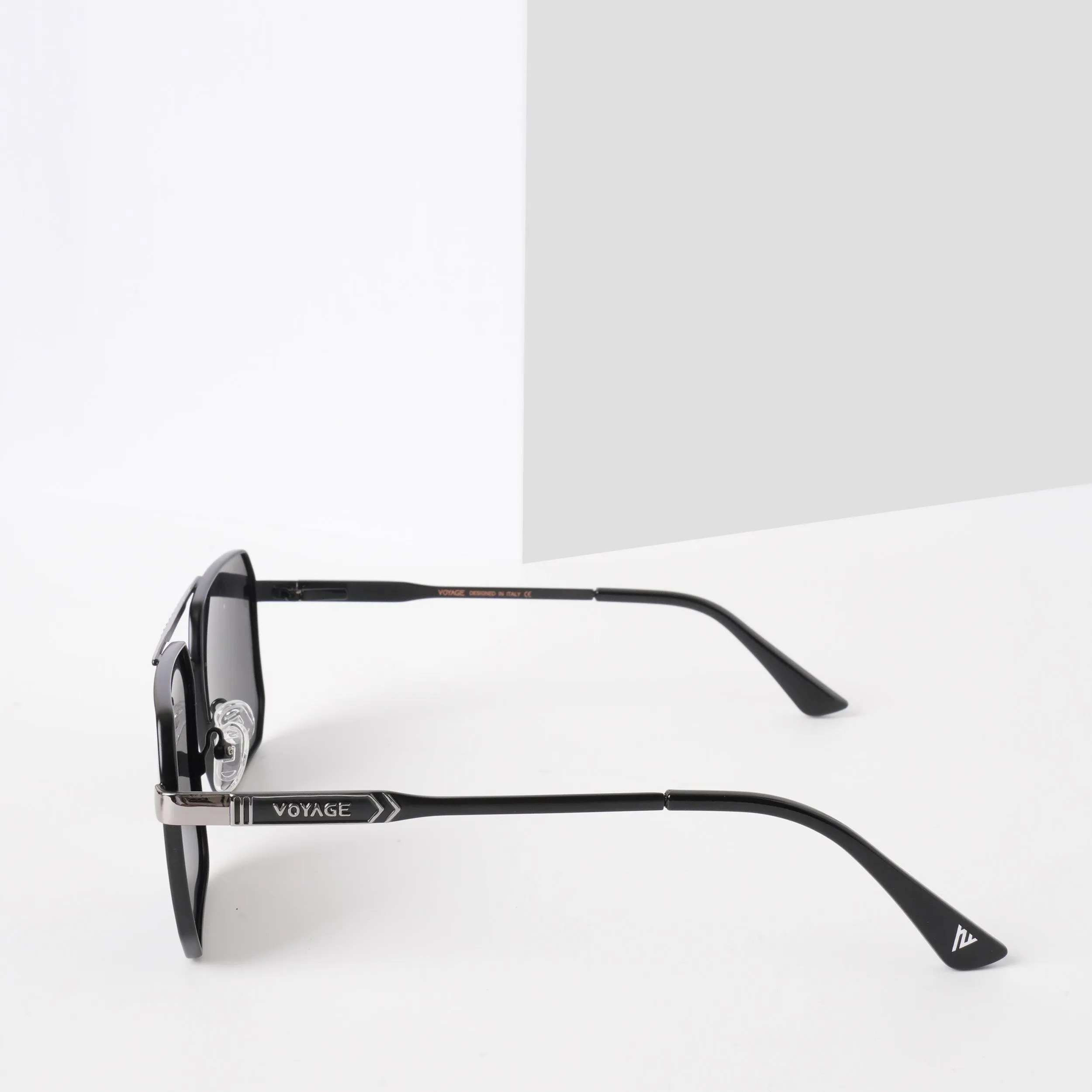 Wayfarer Polarized Sunglasses (Black Lens | Black & Grey Frame - PMG5300)
