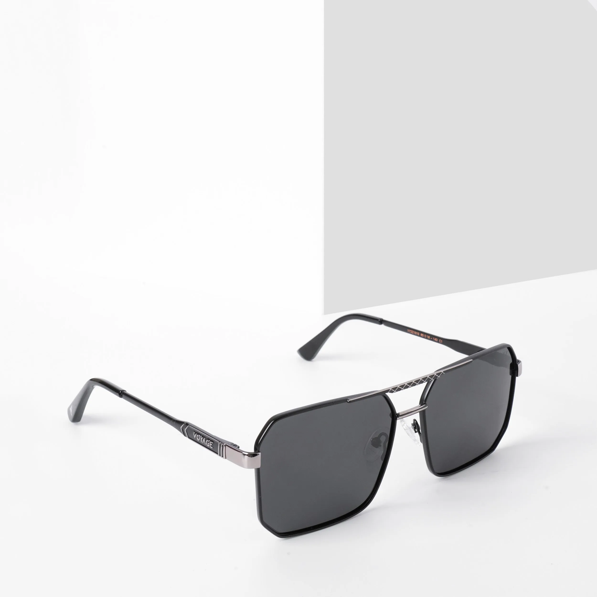 Wayfarer Polarized Sunglasses (Black Lens | Black & Grey Frame - PMG5300)